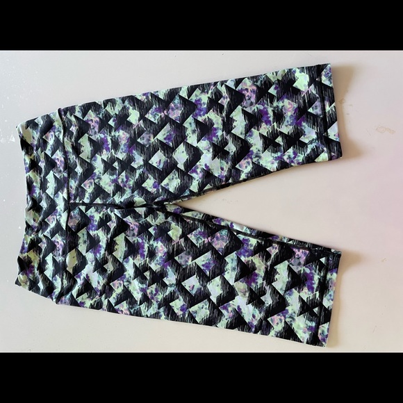 Victoria's Secret VSX Sport Large Leggings Green Purple Print Cropped Capri - Picture 9 of 12